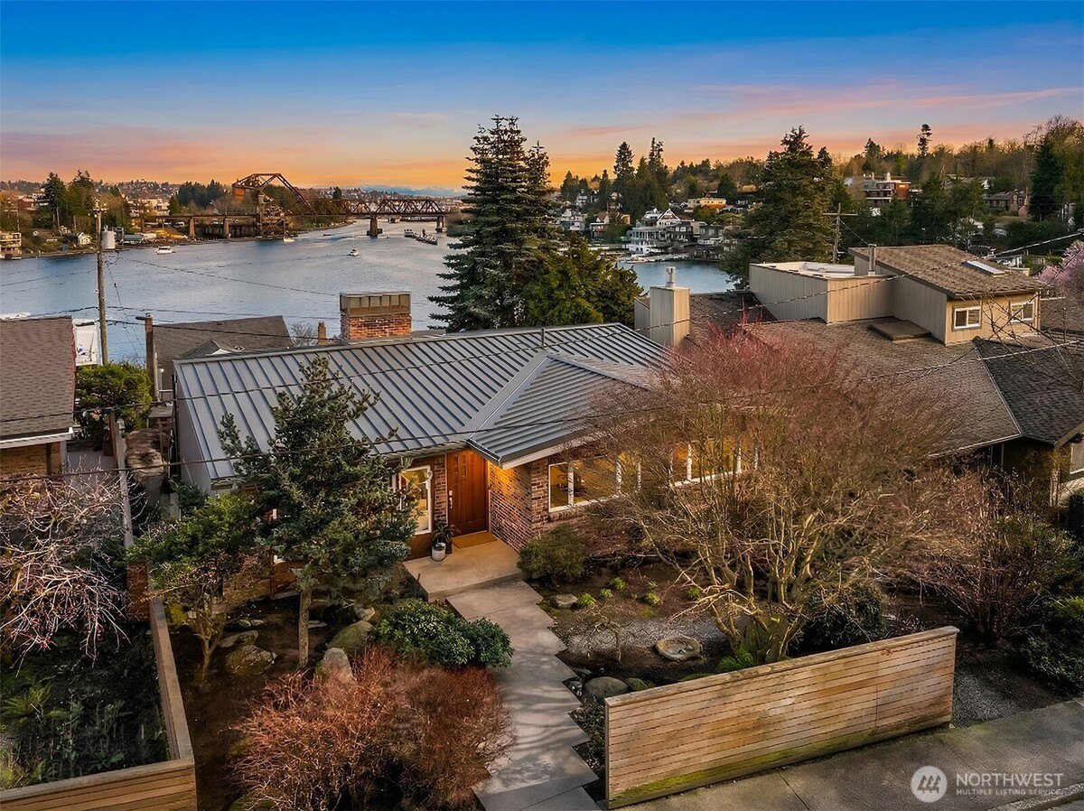 4 bed, 3 bath in Seattle