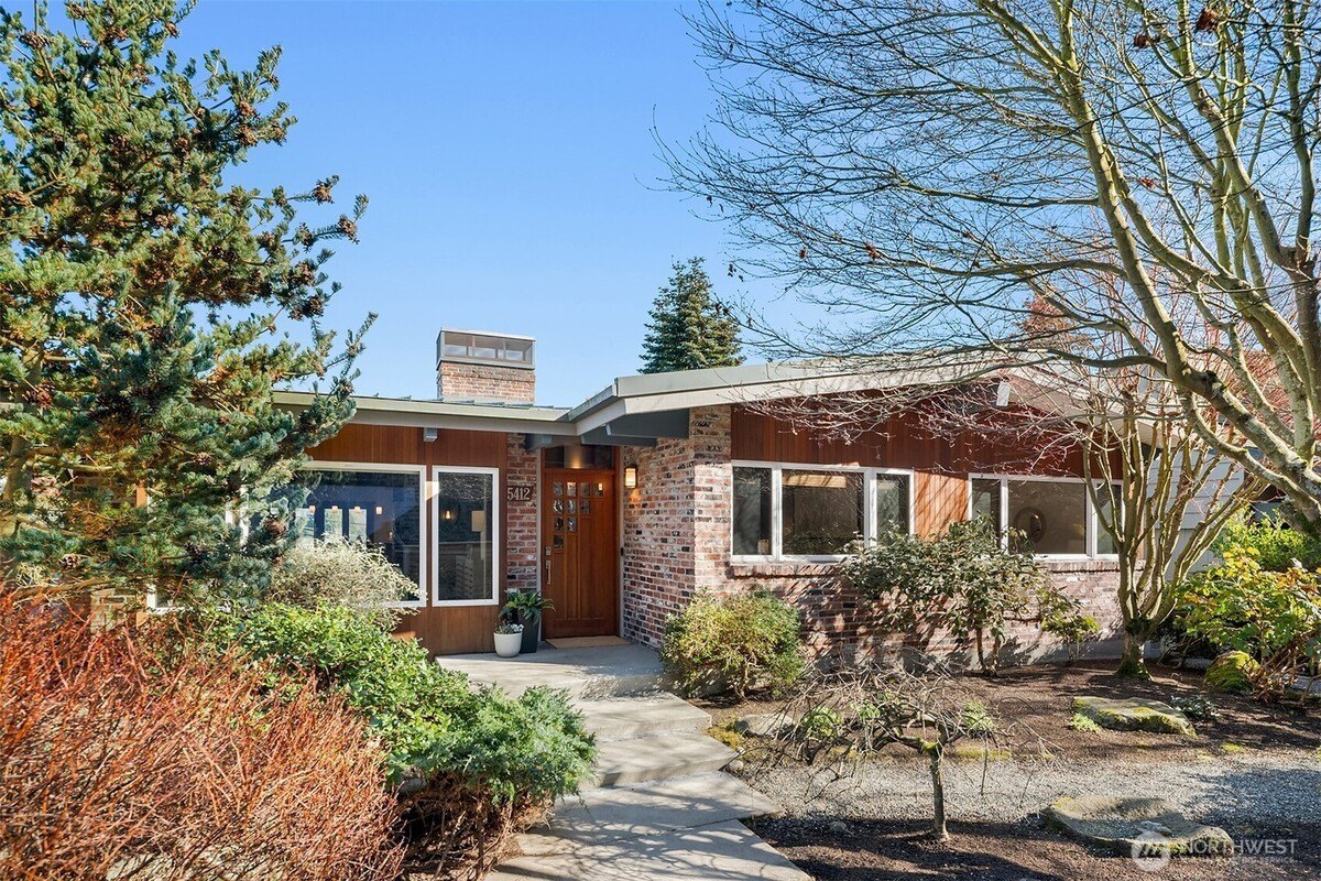 4 bed, 3 bath in Seattle - Photo 2