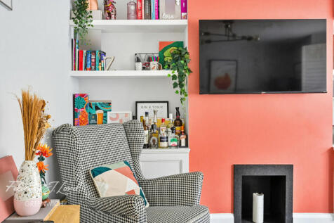 1 bed, 1 bath Apartment in London - Photo 7