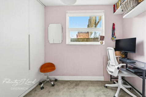 1 bed, 1 bath Apartment in London - Photo 9