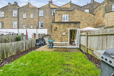 1 bed, 1 bath Apartment in London - Photo 2