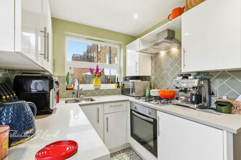 1 bed, 1 bath Apartment in London - Photo 3