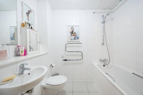 1 bed, 1 bath Flat in London - Photo 4