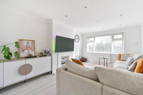 2 bed, 1 bath Maisonette in London
