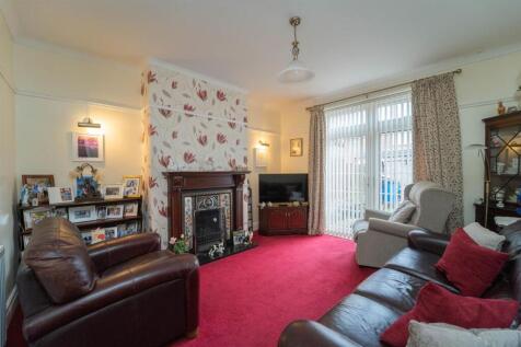 3 bed, 1 bath Semi-Detached in Manchester - Photo 2