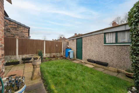 3 bed, 1 bath Semi-Detached in Manchester - Photo 9