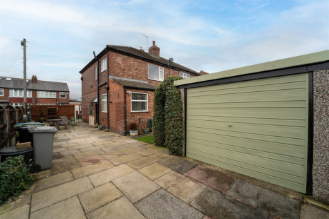 3 bed, 1 bath Semi-Detached in Manchester - Photo 10