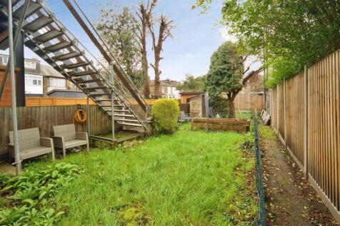 1 bed, 1 bath Flat in London - Photo 2