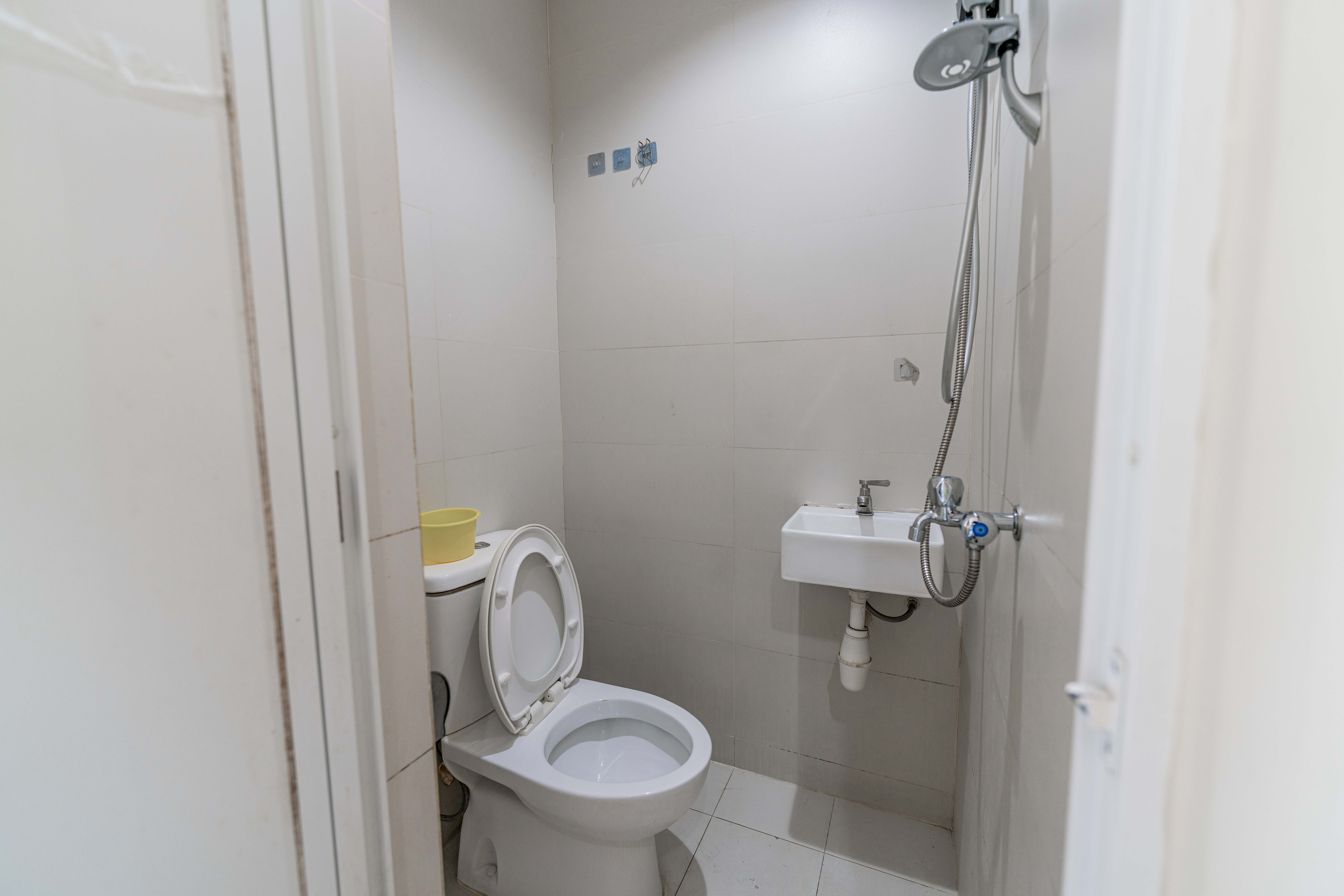 High-Floor Living with City & Reservoir Views at H2O Residences - Photo 11