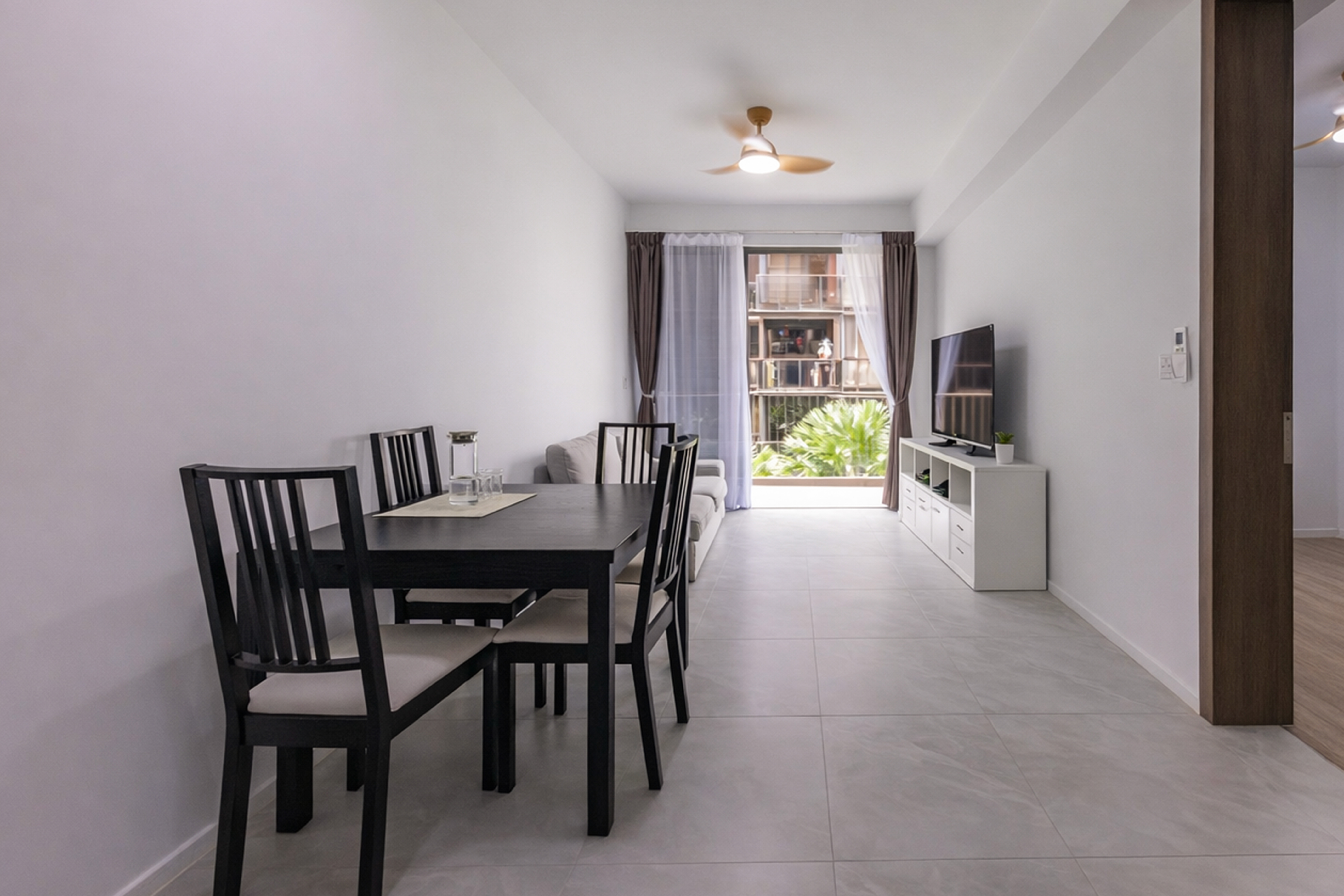 Breezy N-S Oriented 2-Bed Home Near Canberra MRT - Photo 2
