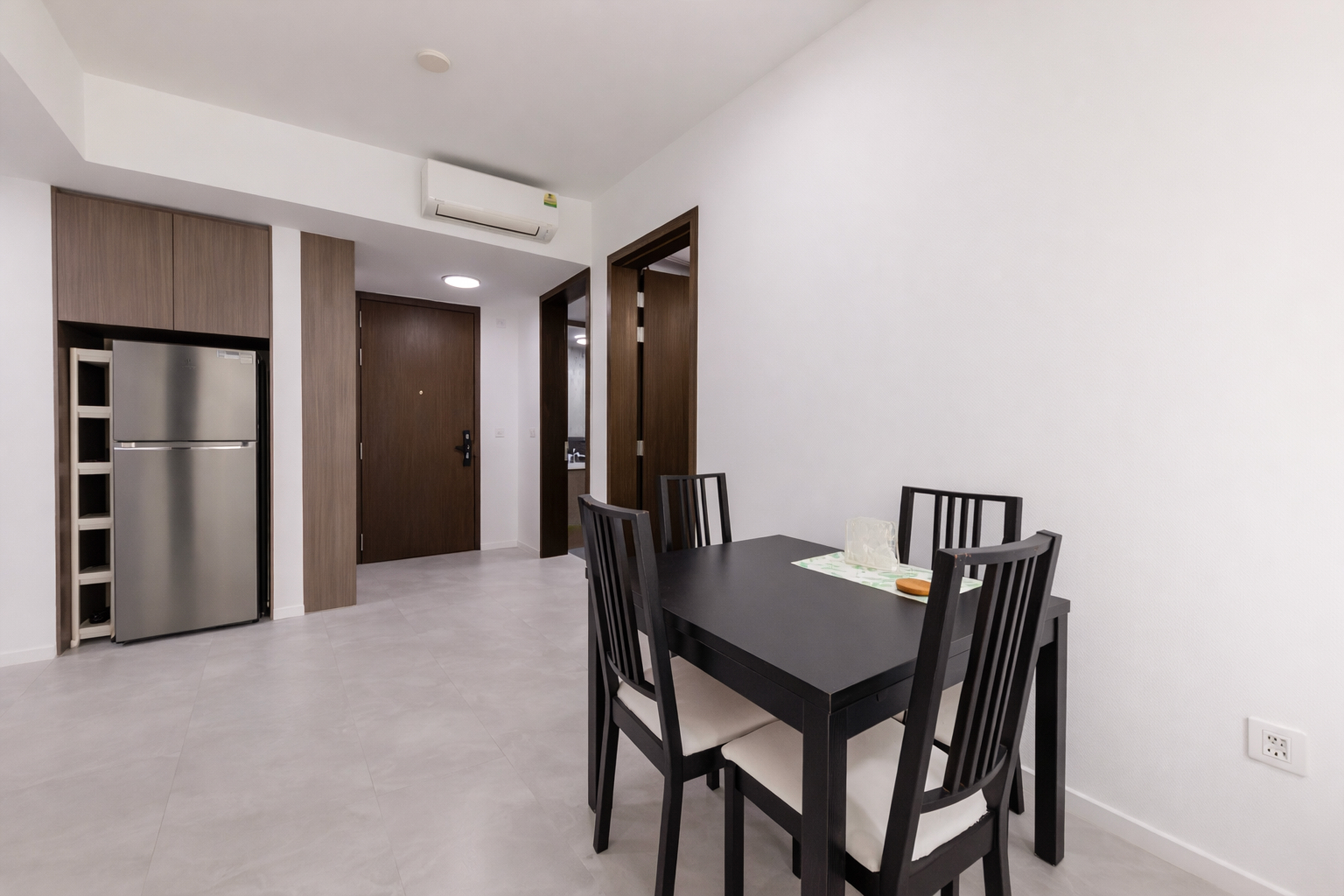Breezy N-S Oriented 2-Bed Home Near Canberra MRT - Photo 3