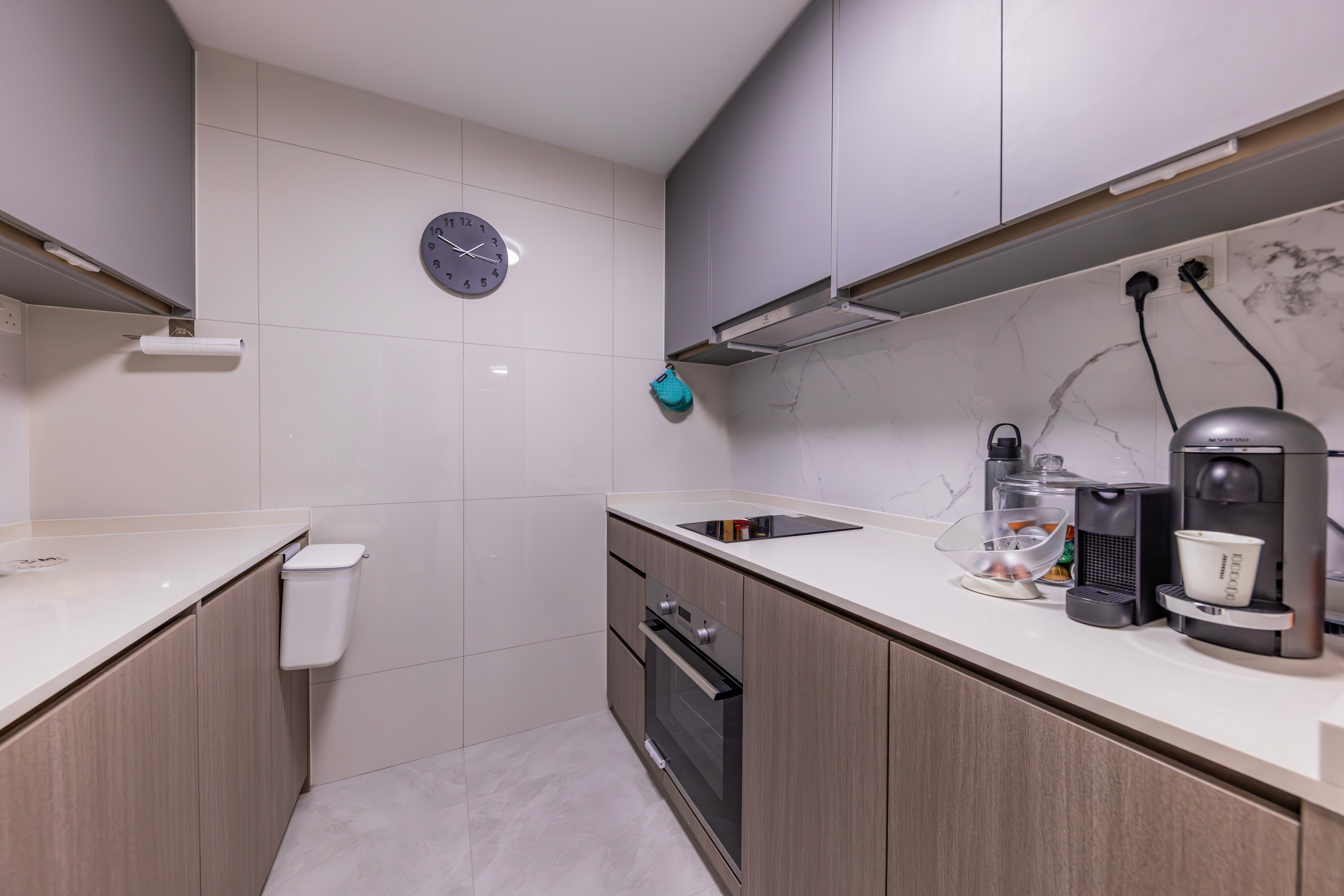 Breezy N-S Oriented 2-Bed Home Near Canberra MRT - Photo 4