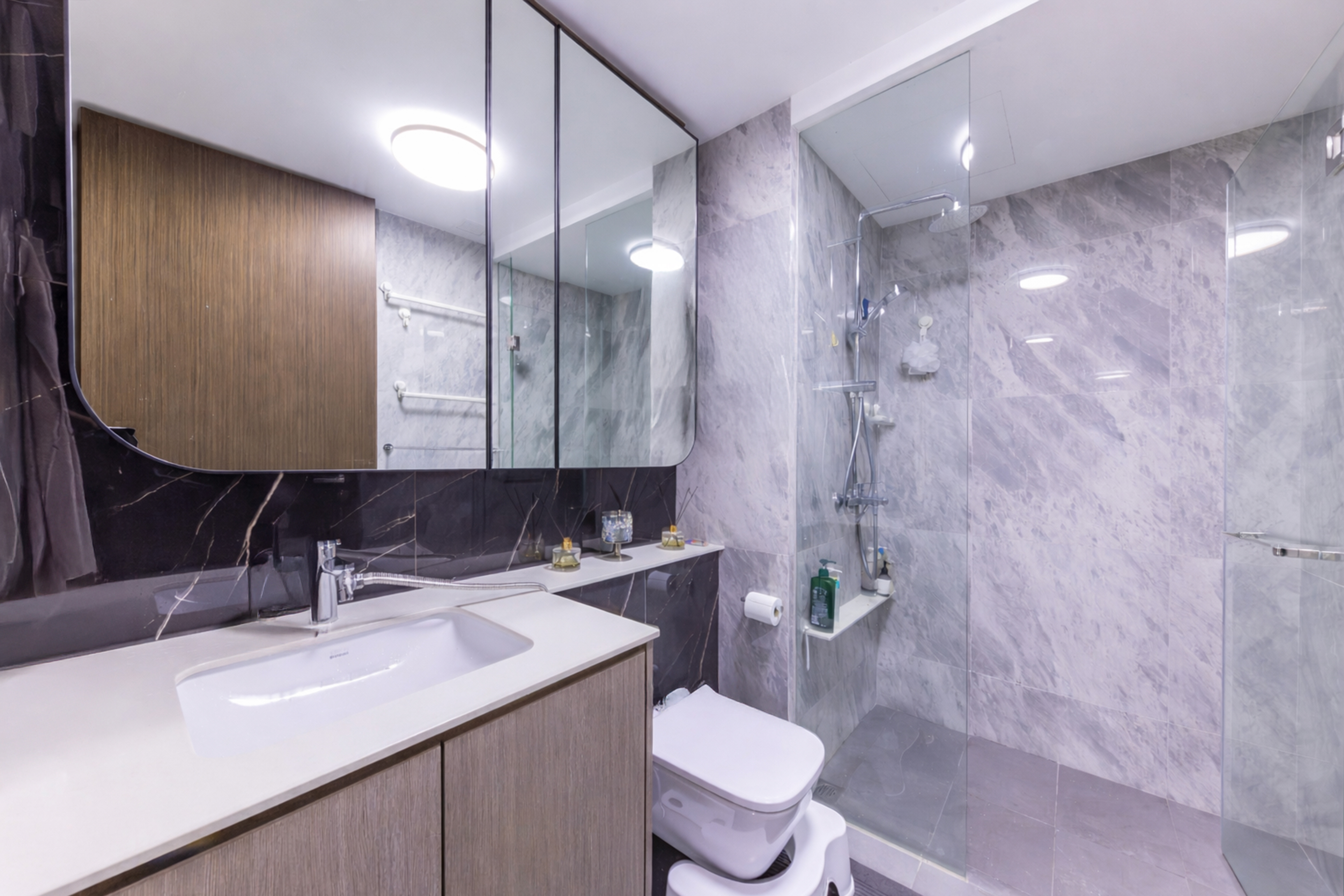 Breezy N-S Oriented 2-Bed Home Near Canberra MRT - Photo 7