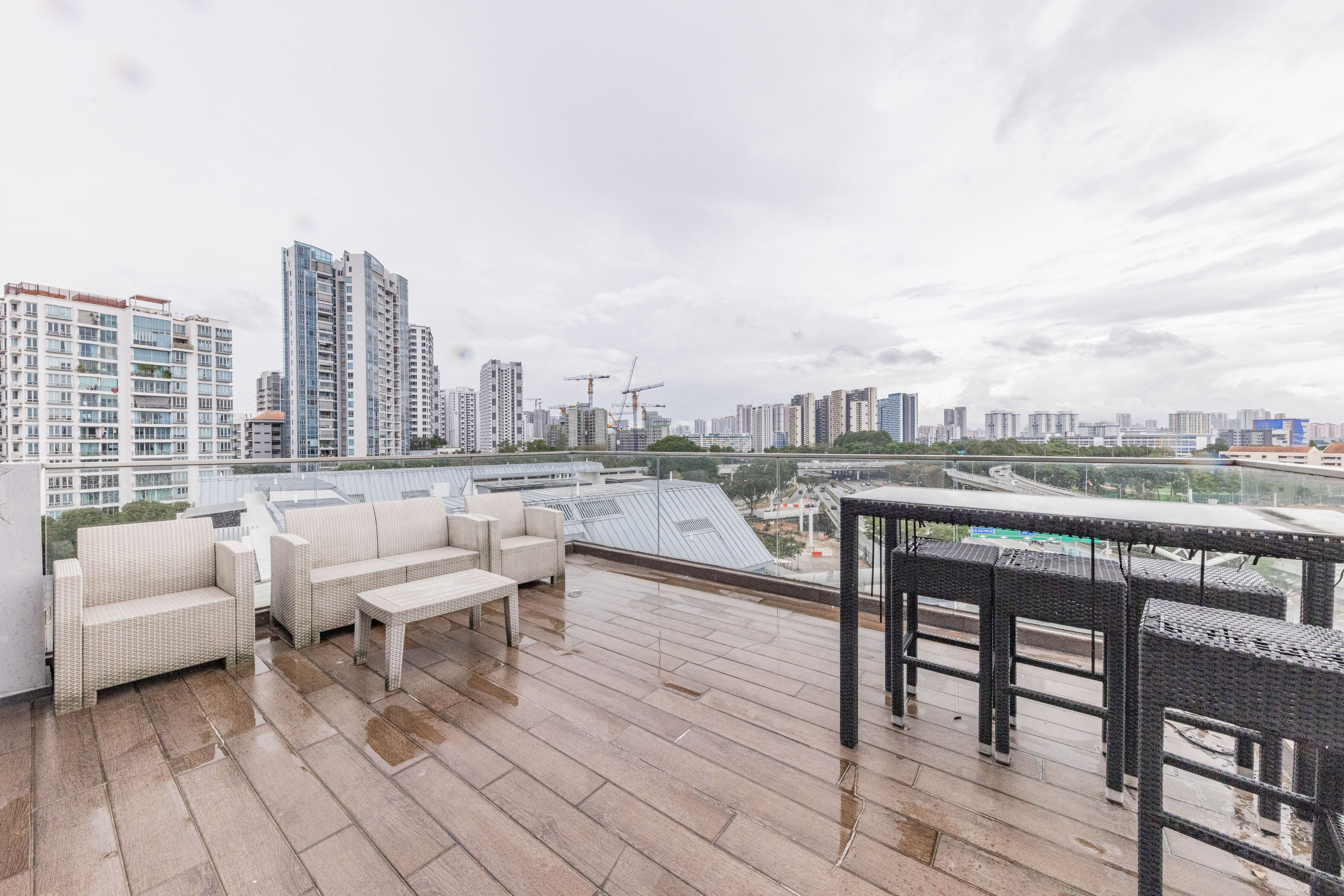 Luxury Duplex Penthouse Living with Your Own Private Pool - Photo 2