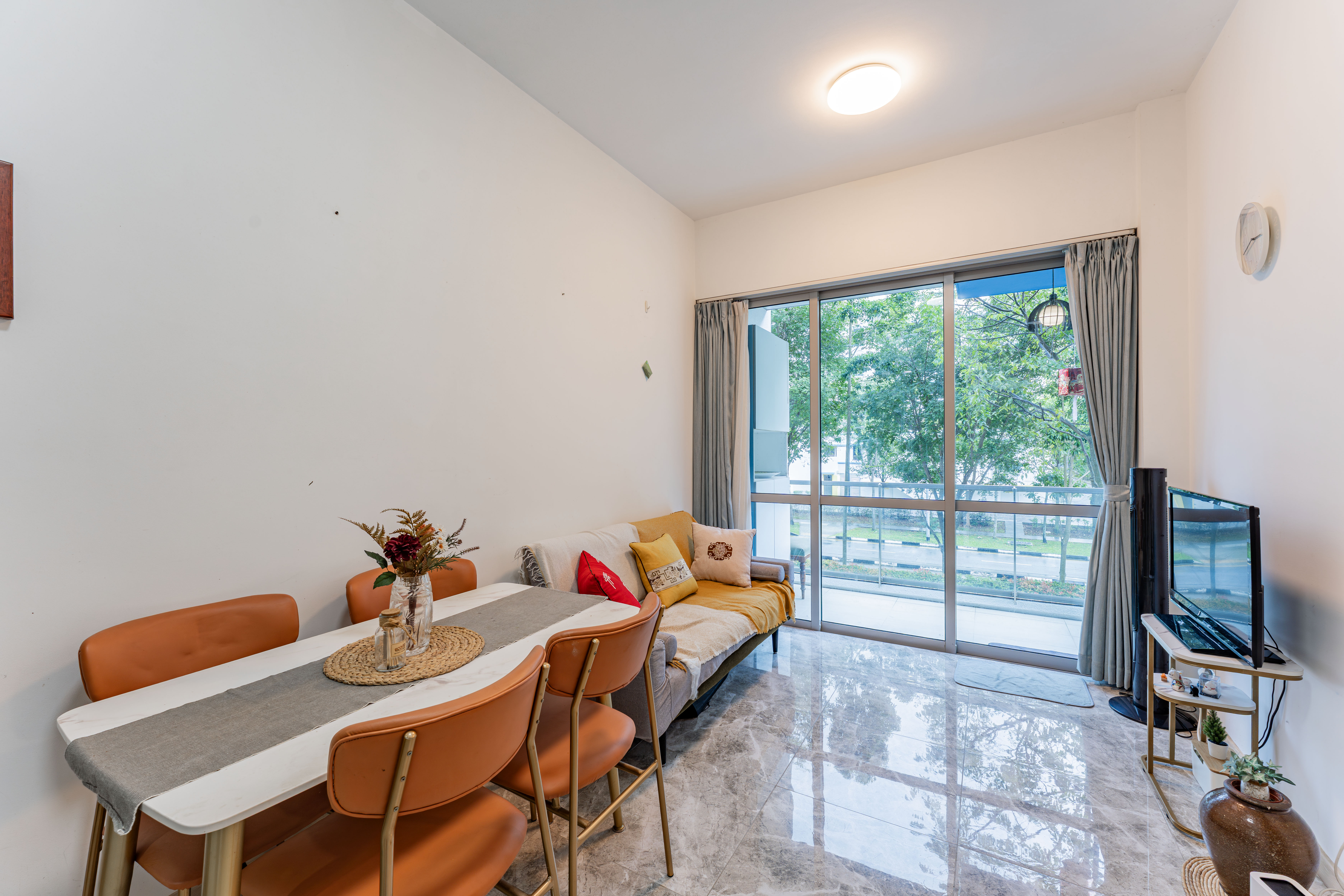 Fully Furnished 1-Bedroom Gem, Low-Floor Convenience