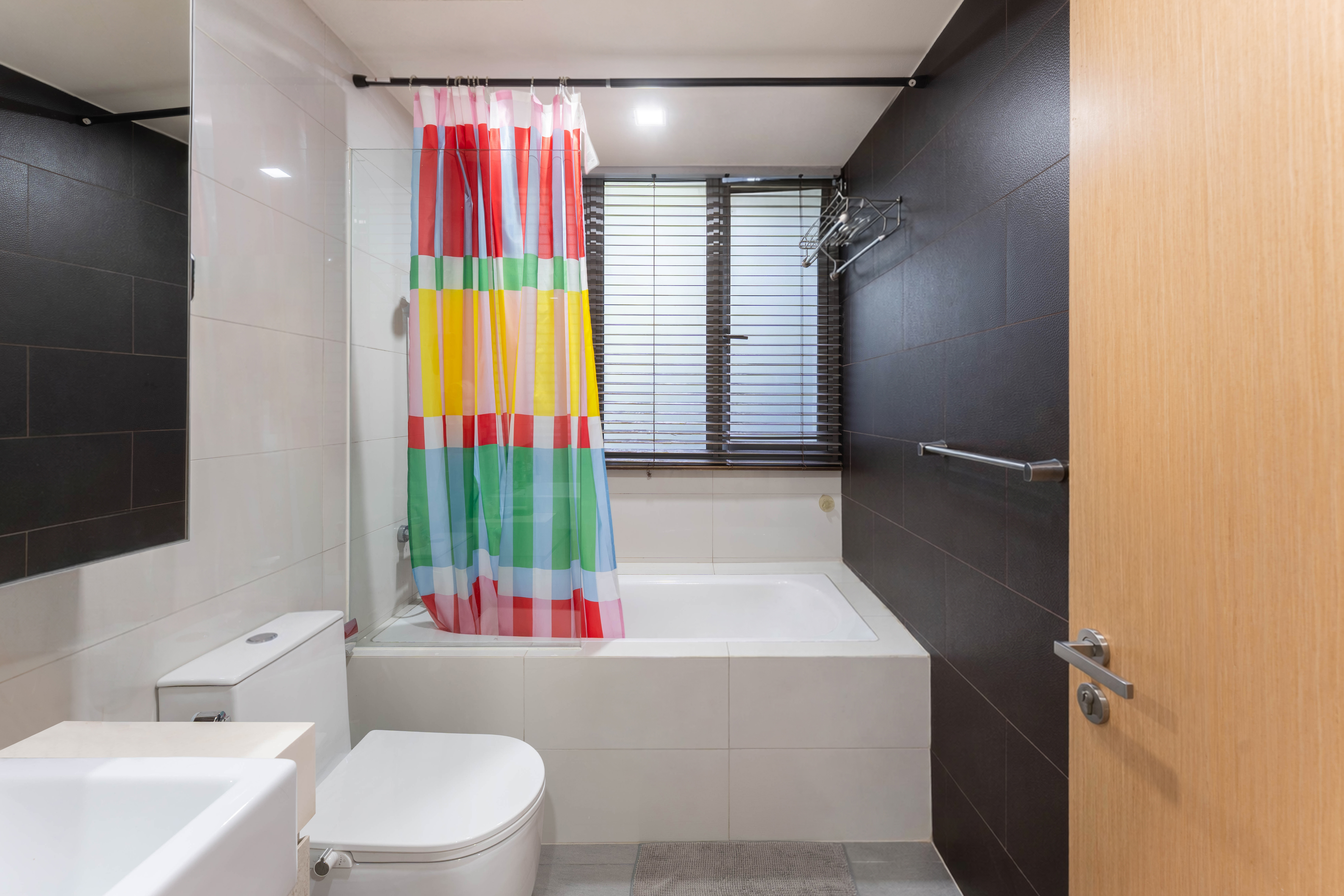 Pool-Facing Ground Floor Gem in Sengkang - Photo 15