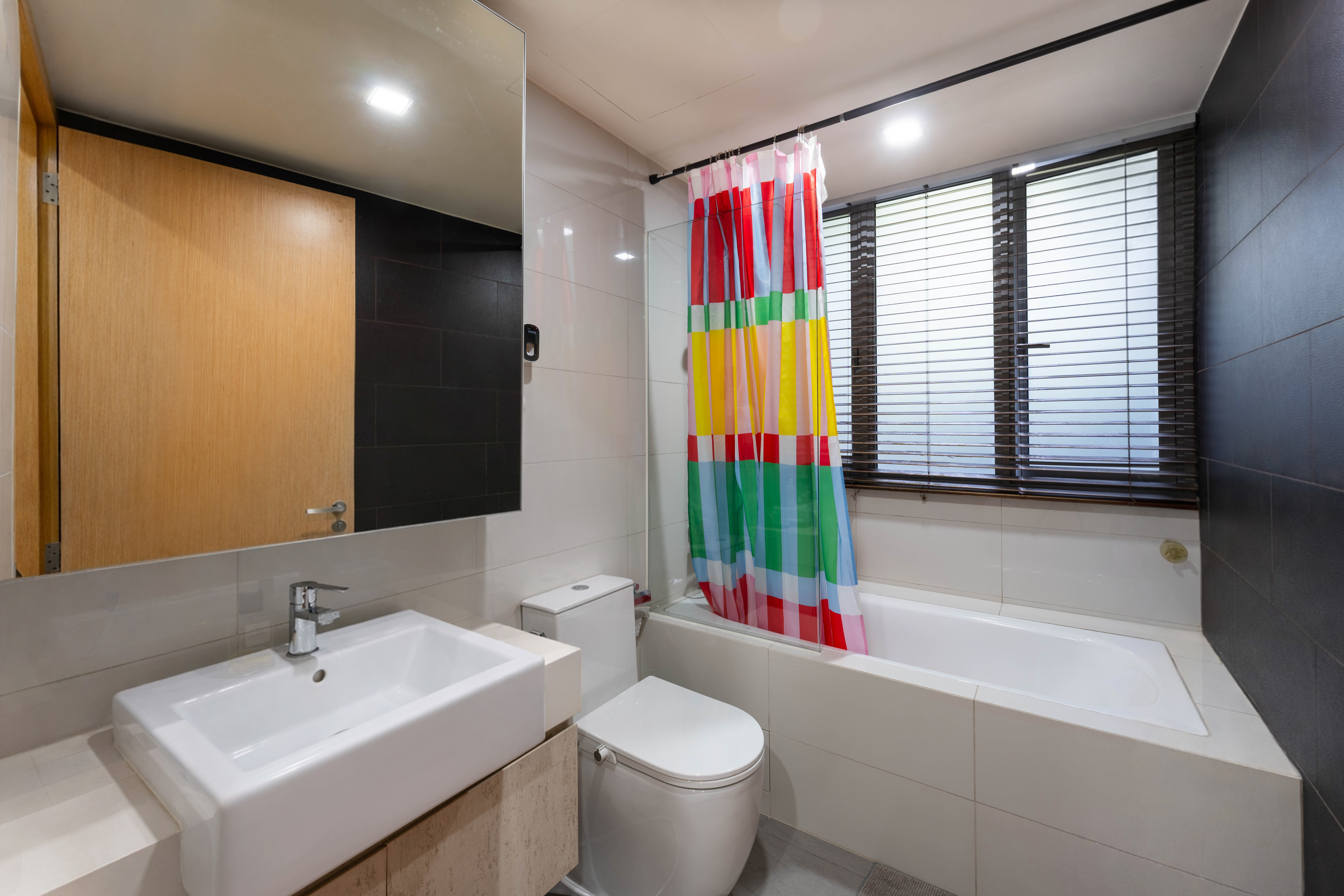 Pool-Facing Ground Floor Gem in Sengkang - Photo 16