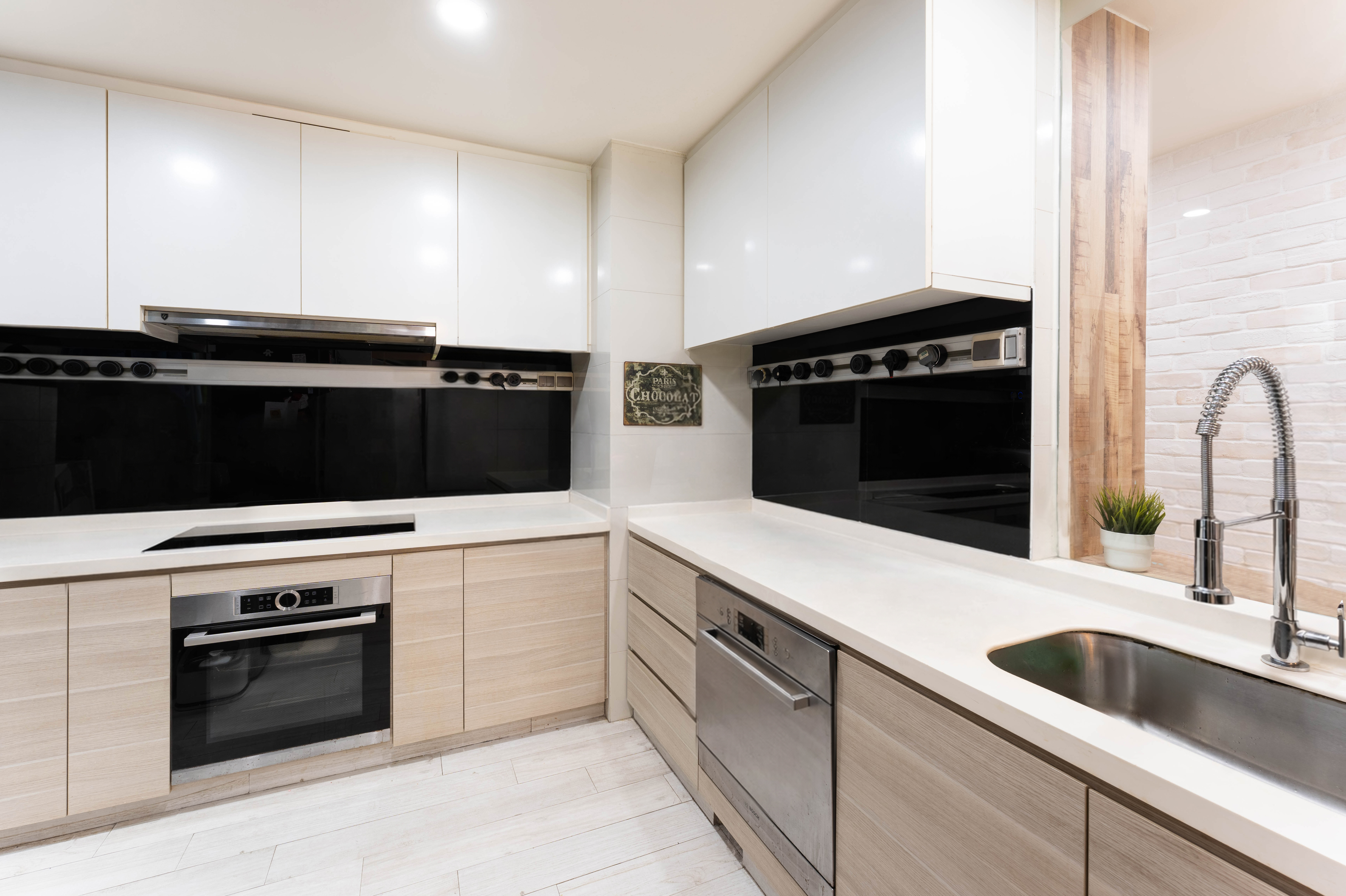 Pool-Facing Ground Floor Gem in Sengkang - Photo 4