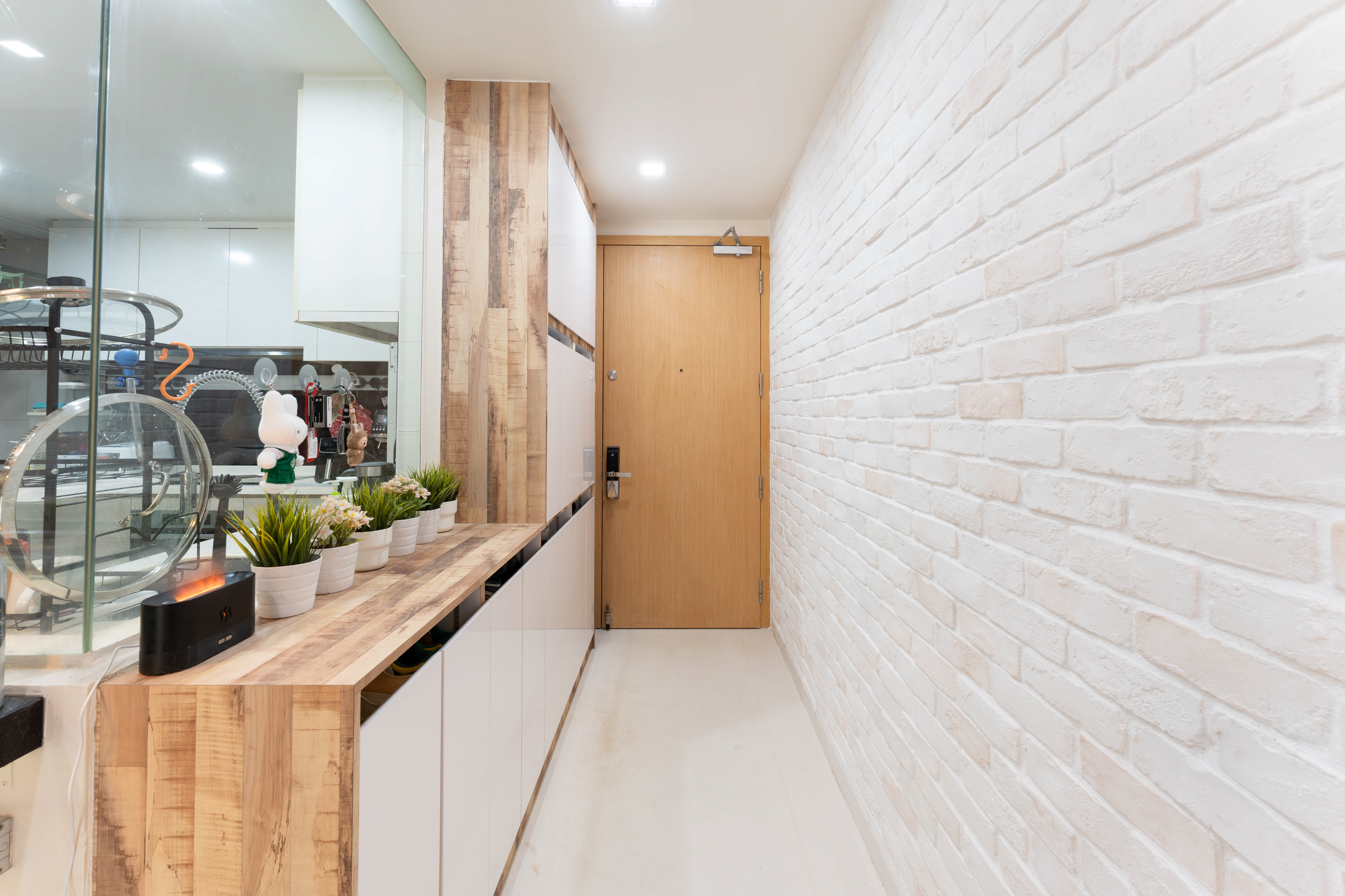 Pool-Facing Ground Floor Gem in Sengkang - Photo 7