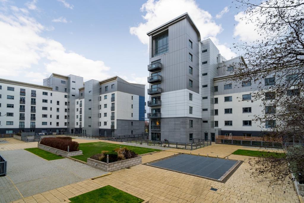 2 bedroom flat for sale - Photo 16