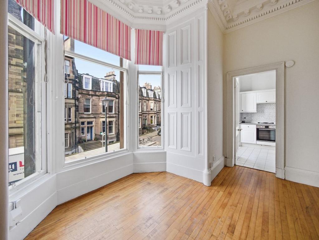2 bedroom flat for sale - Photo 3