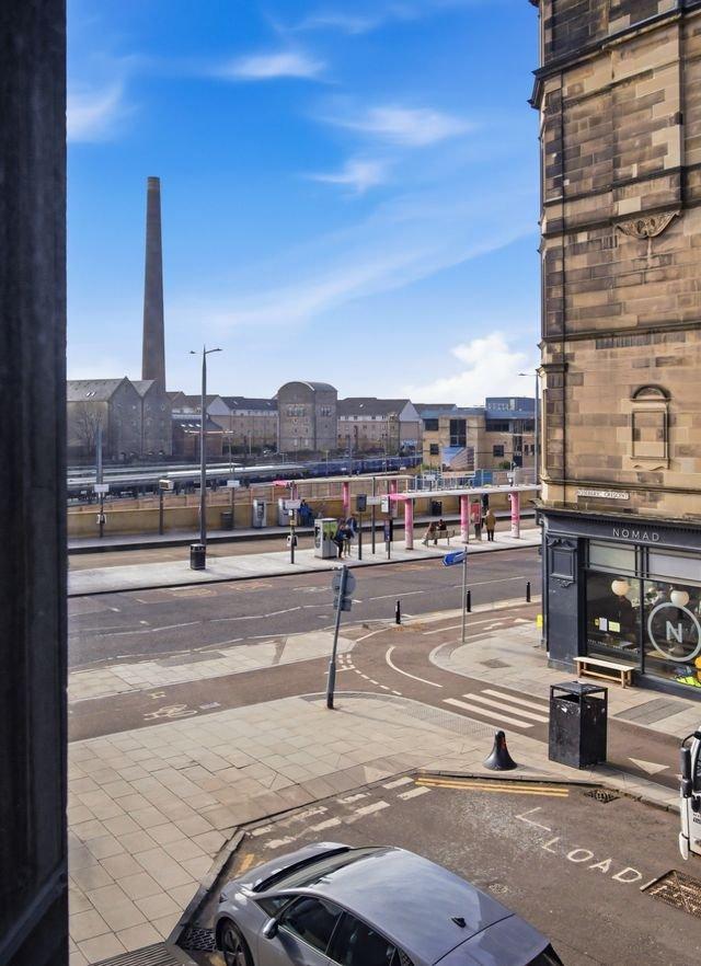 2 bedroom flat for sale - Photo 5