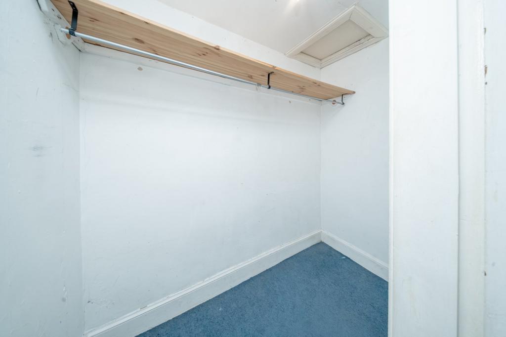 2 bedroom flat for sale - Photo 7