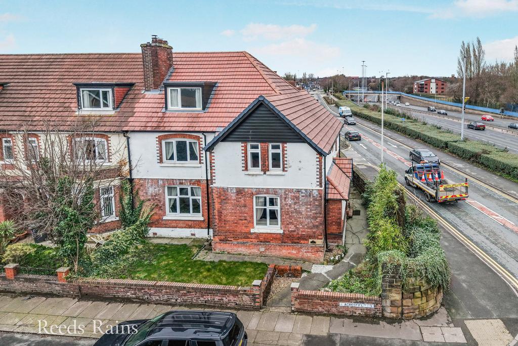 5 bedroom end of terrace house for sale