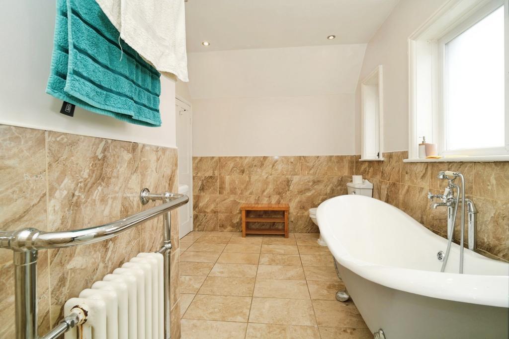 5 bedroom end of terrace house for sale - Photo 11