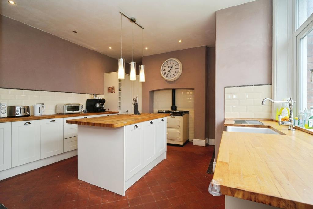 5 bedroom end of terrace house for sale - Photo 16