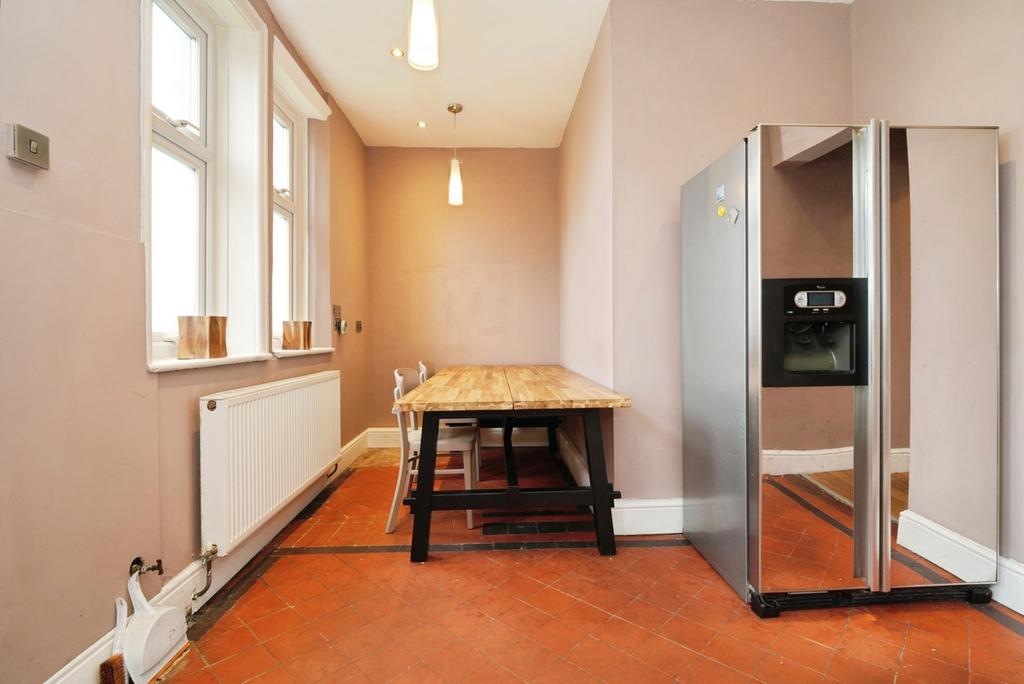 5 bedroom end of terrace house for sale - Photo 17