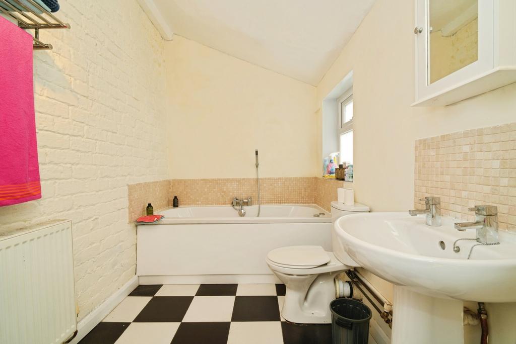 5 bedroom end of terrace house for sale - Photo 3