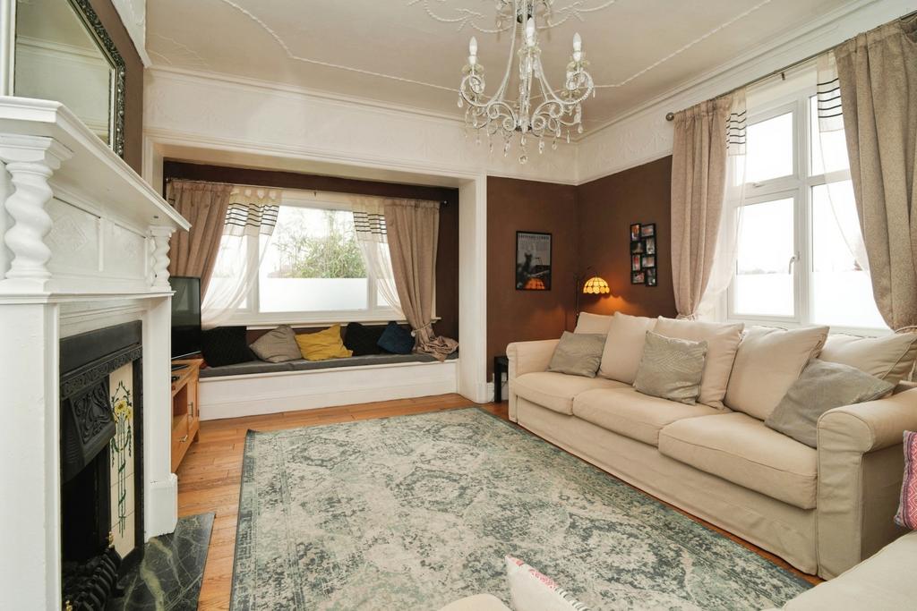 5 bedroom end of terrace house for sale - Photo 6