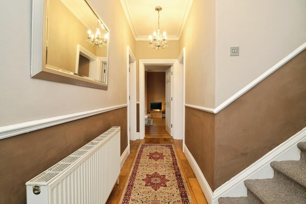 5 bedroom end of terrace house for sale - Photo 9