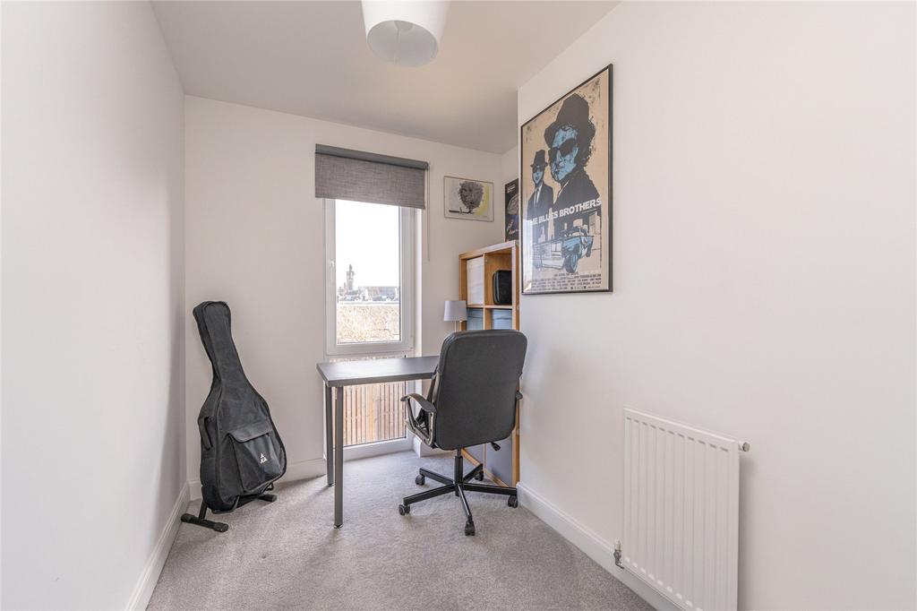 3 bedroom end of terrace house for sale - Photo 18