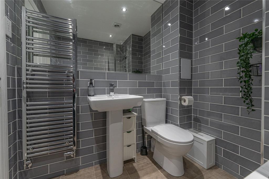 3 bedroom end of terrace house for sale - Photo 19