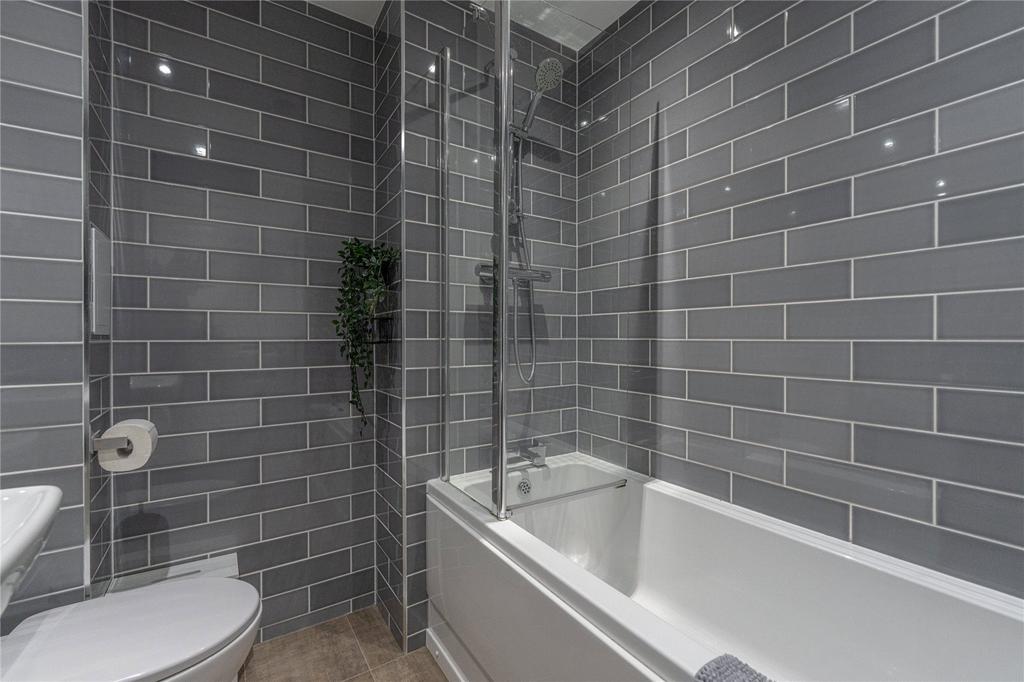 3 bedroom end of terrace house for sale - Photo 20