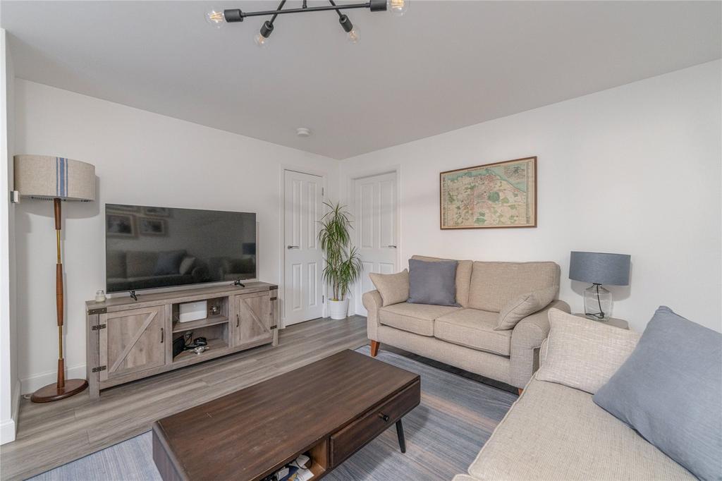 3 bedroom end of terrace house for sale - Photo 4