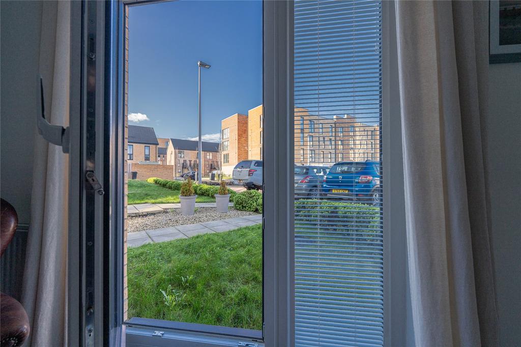 3 bedroom end of terrace house for sale - Photo 5