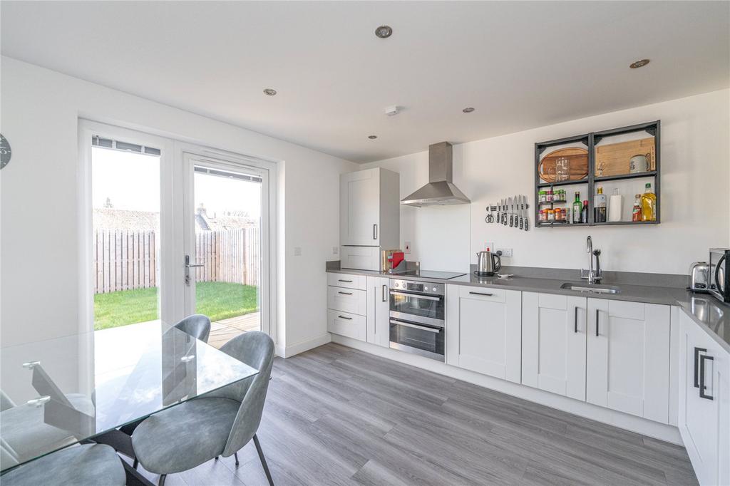 3 bedroom end of terrace house for sale - Photo 6