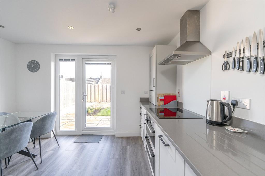 3 bedroom end of terrace house for sale - Photo 7