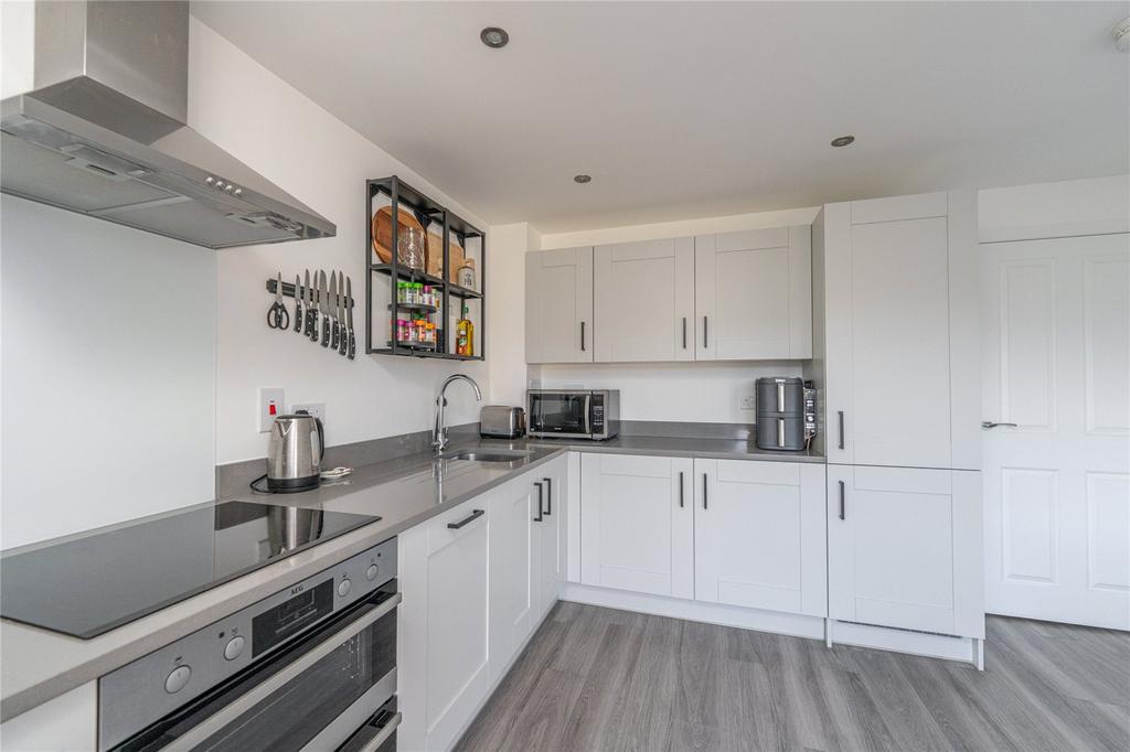 3 bedroom end of terrace house for sale - Photo 8