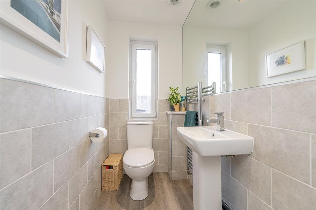 3 bedroom end of terrace house for sale - Photo 10