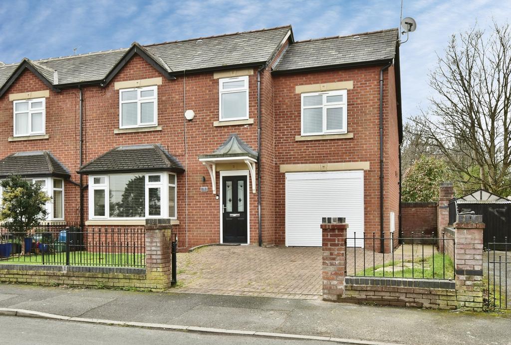 4 bedroom semi-detached house for sale - Photo 2