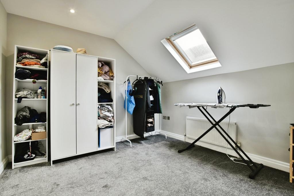 4 bedroom semi-detached house for sale - Photo 11