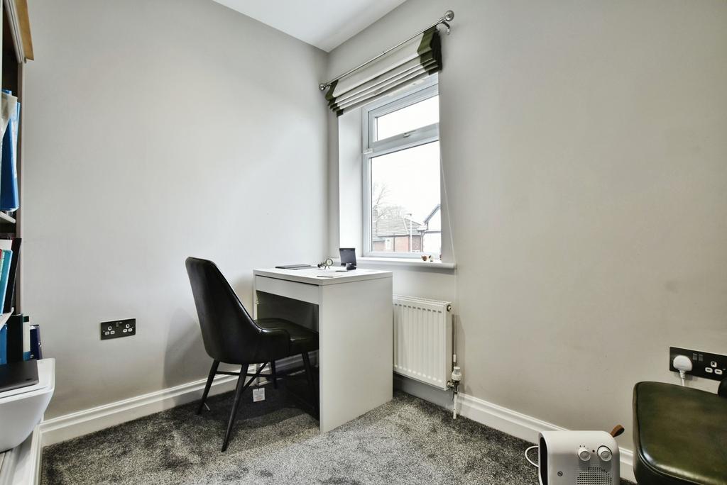 4 bedroom semi-detached house for sale - Photo 12