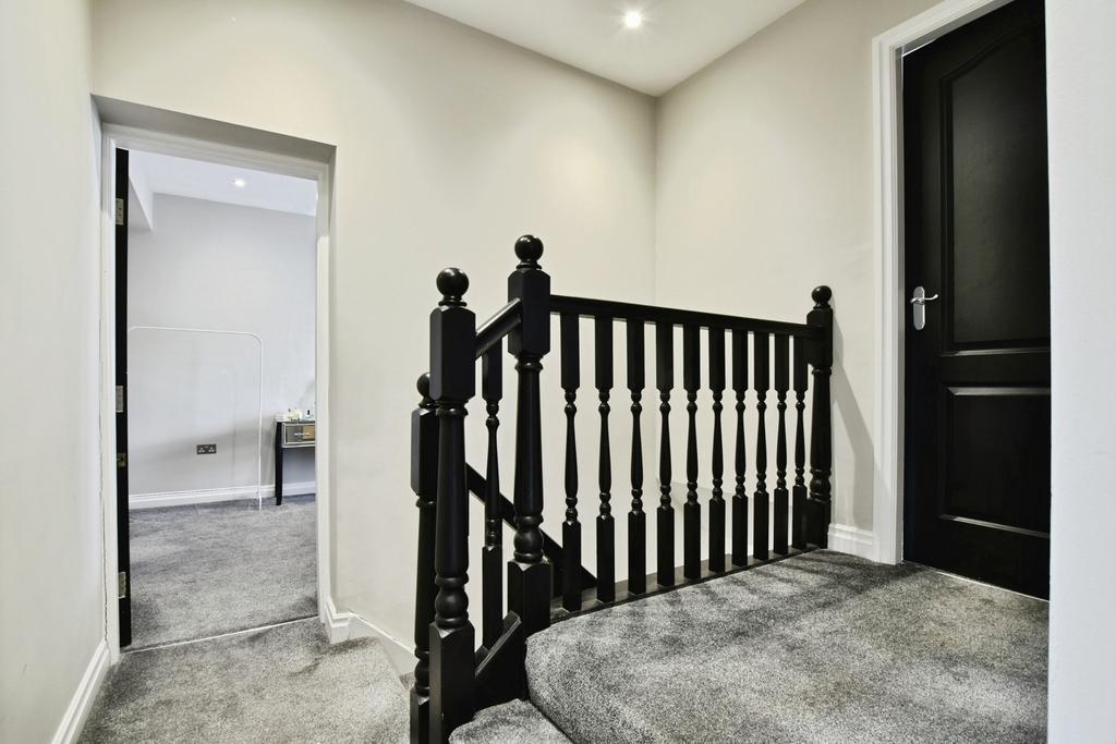 4 bedroom semi-detached house for sale - Photo 13