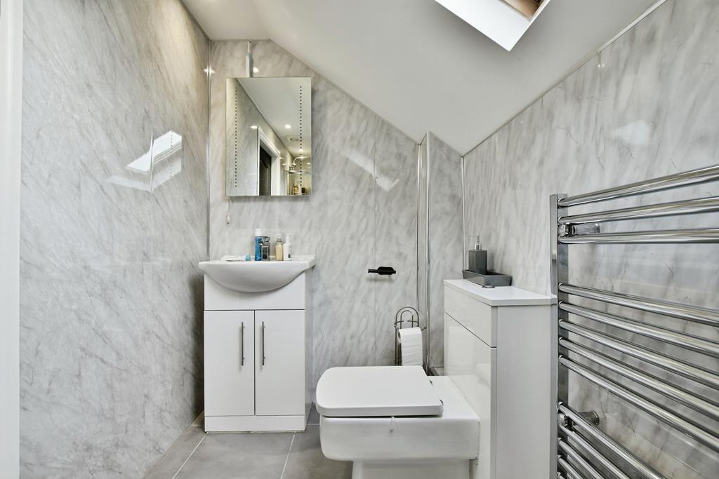 4 bedroom semi-detached house for sale - Photo 15