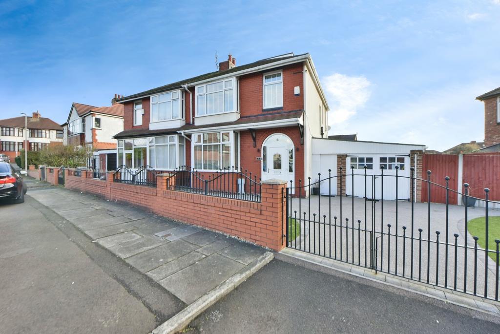 4 bedroom semi-detached house for sale - Photo 20