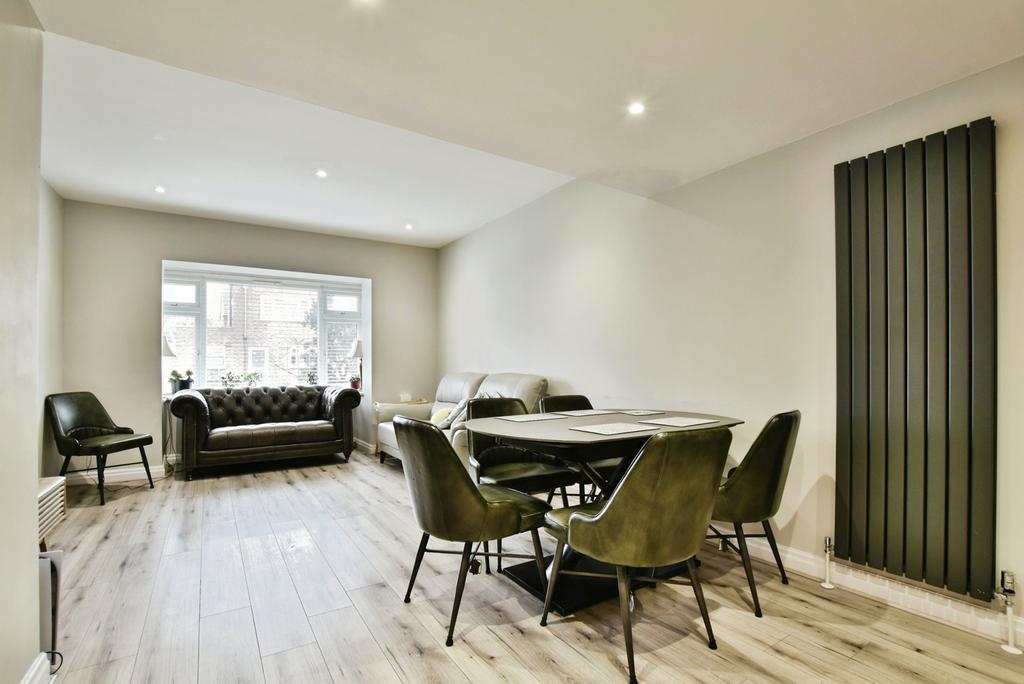 4 bedroom semi-detached house for sale - Photo 6